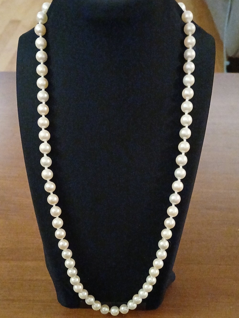 Vintage Classic Ivory Faux Pearl Necklace - Timeless Elegance 20"